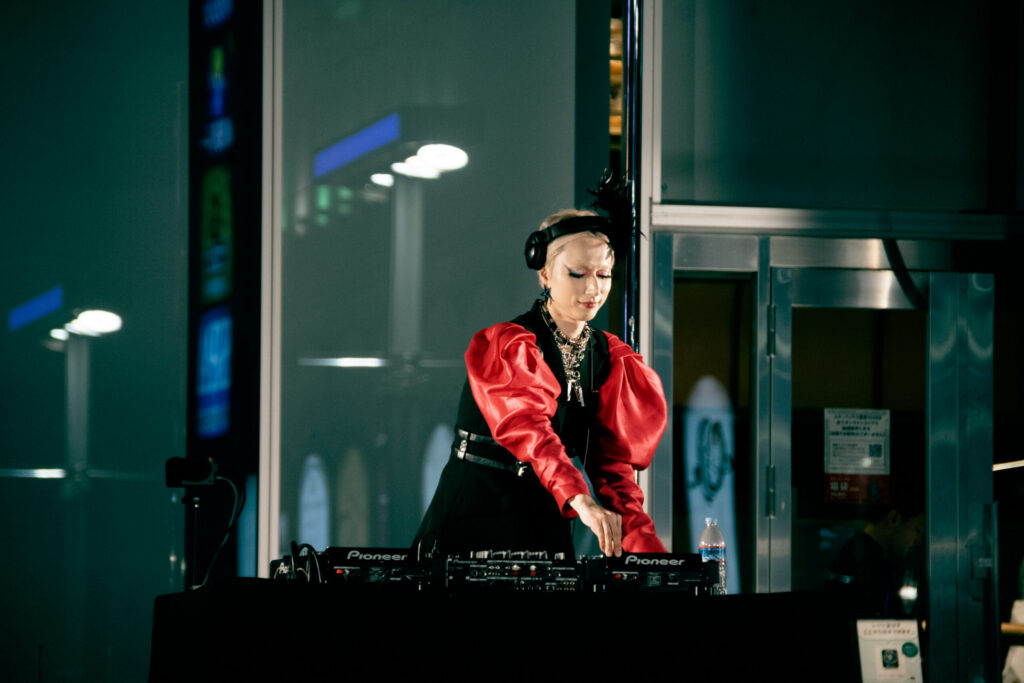 Yoyogi National Gymnasium – rave in Shinjuku